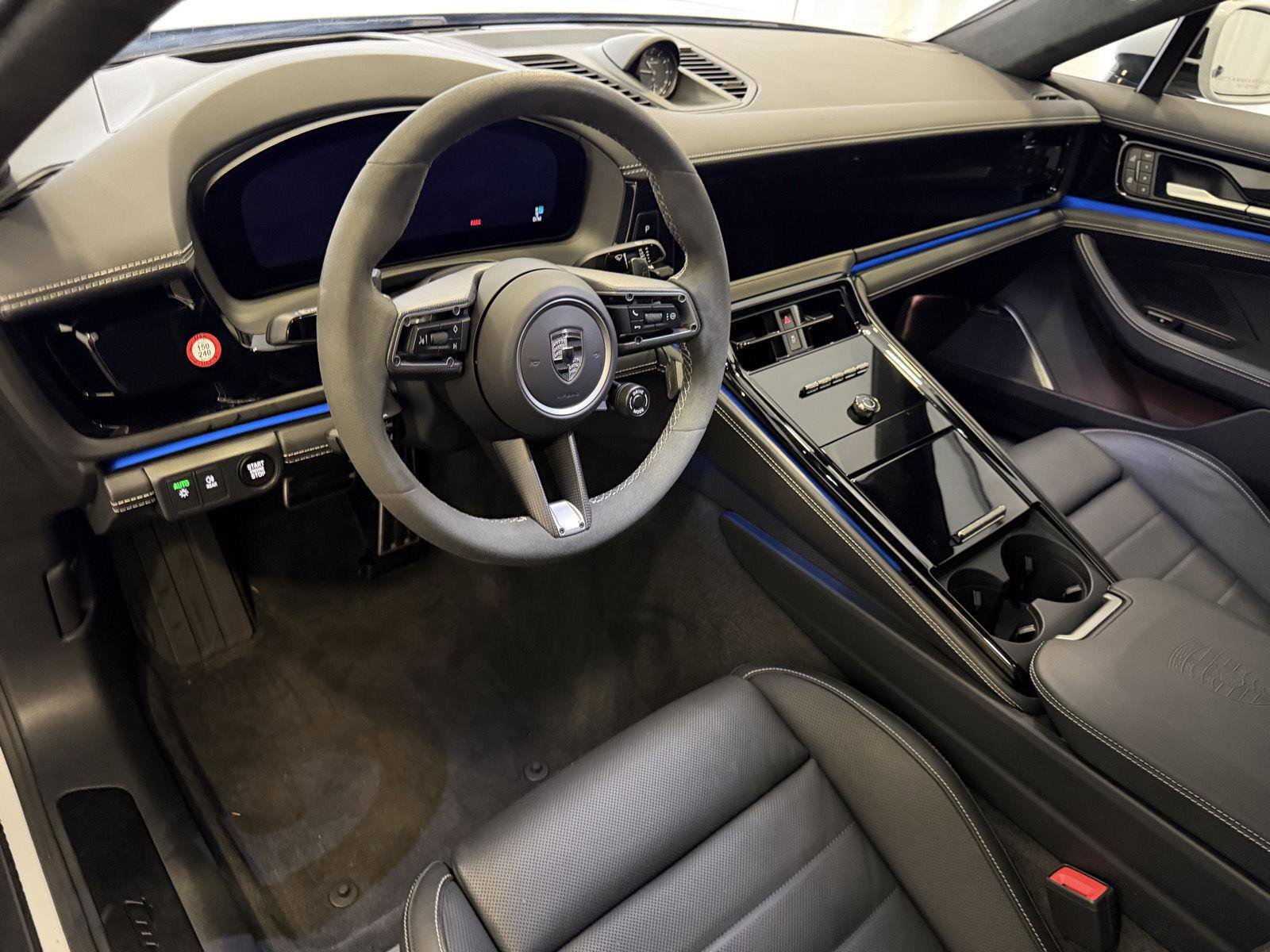 Certified 2025 Porsche Panamera Turbo image 4