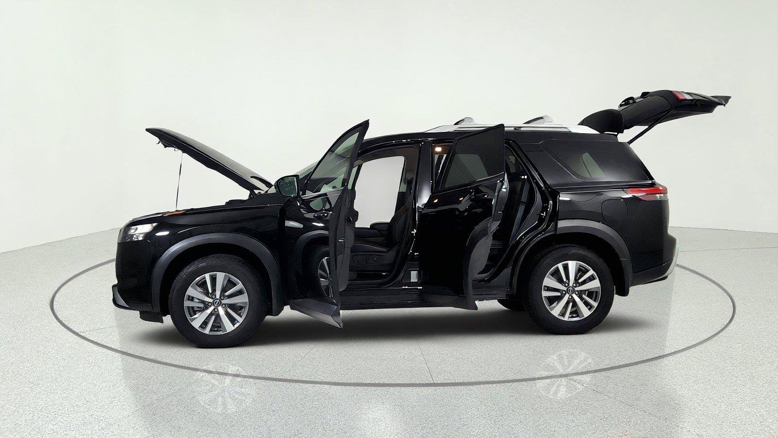Used 2025 Nissan Pathfinder SL FWD image 11