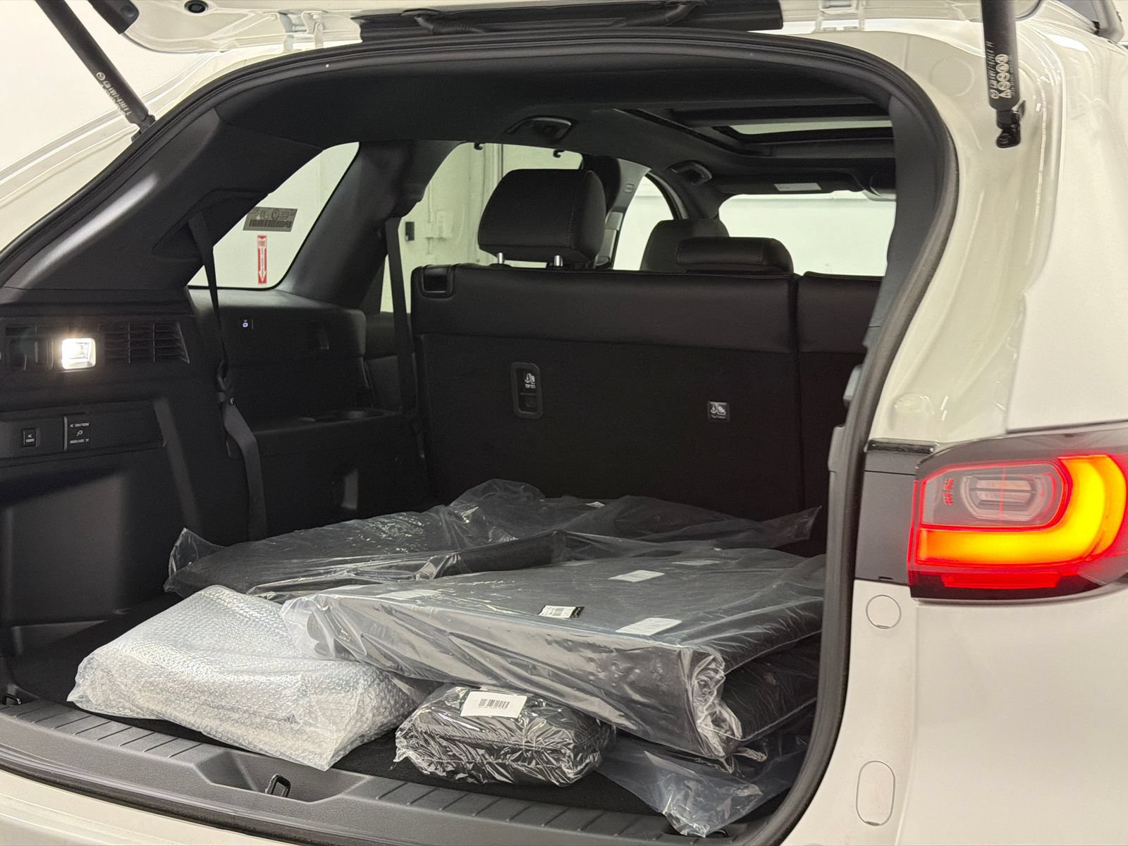 New 2026 MAZDA CX-90 Plug-In Hybrid w/ Premium Plus AWD/4WD image 8