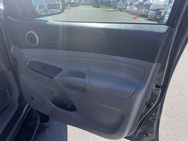 Used 2015 Toyota Tacoma 4x4 Double Cab w/ Limited Package image 4