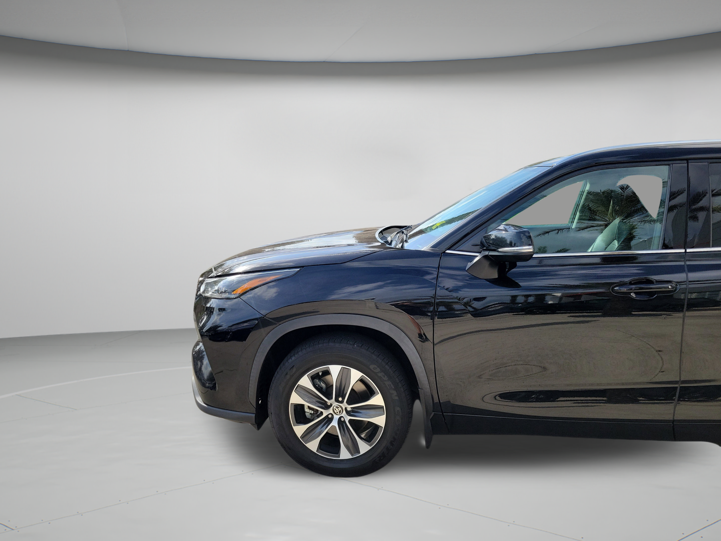 Used 2021 Toyota Highlander XLE AWD/4WD image 32