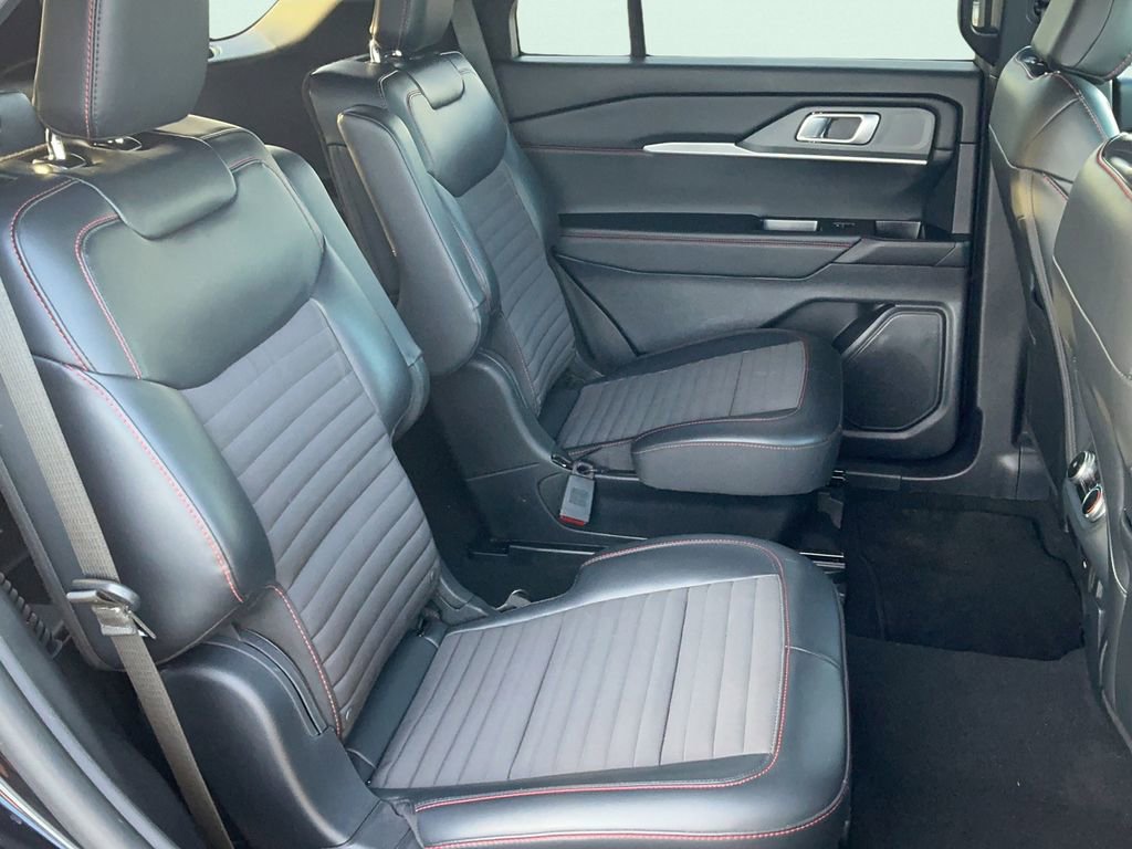Used 2025 Ford Explorer ST-Line image 21