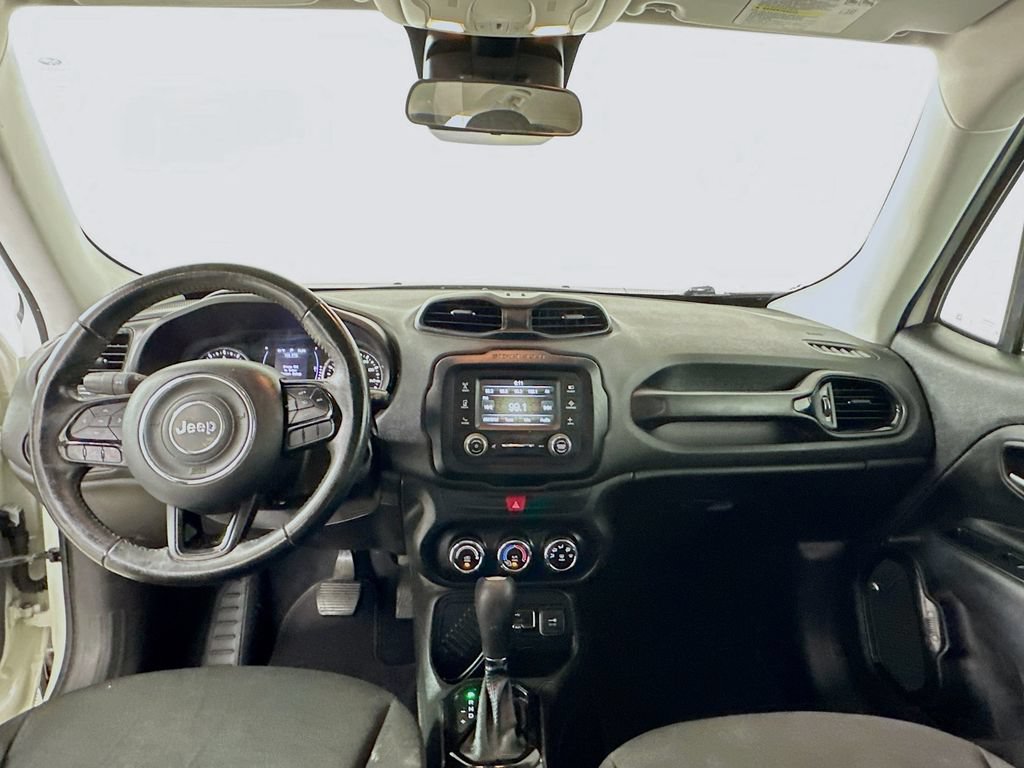 Used 2017 Jeep Renegade Altitude FWD image 3