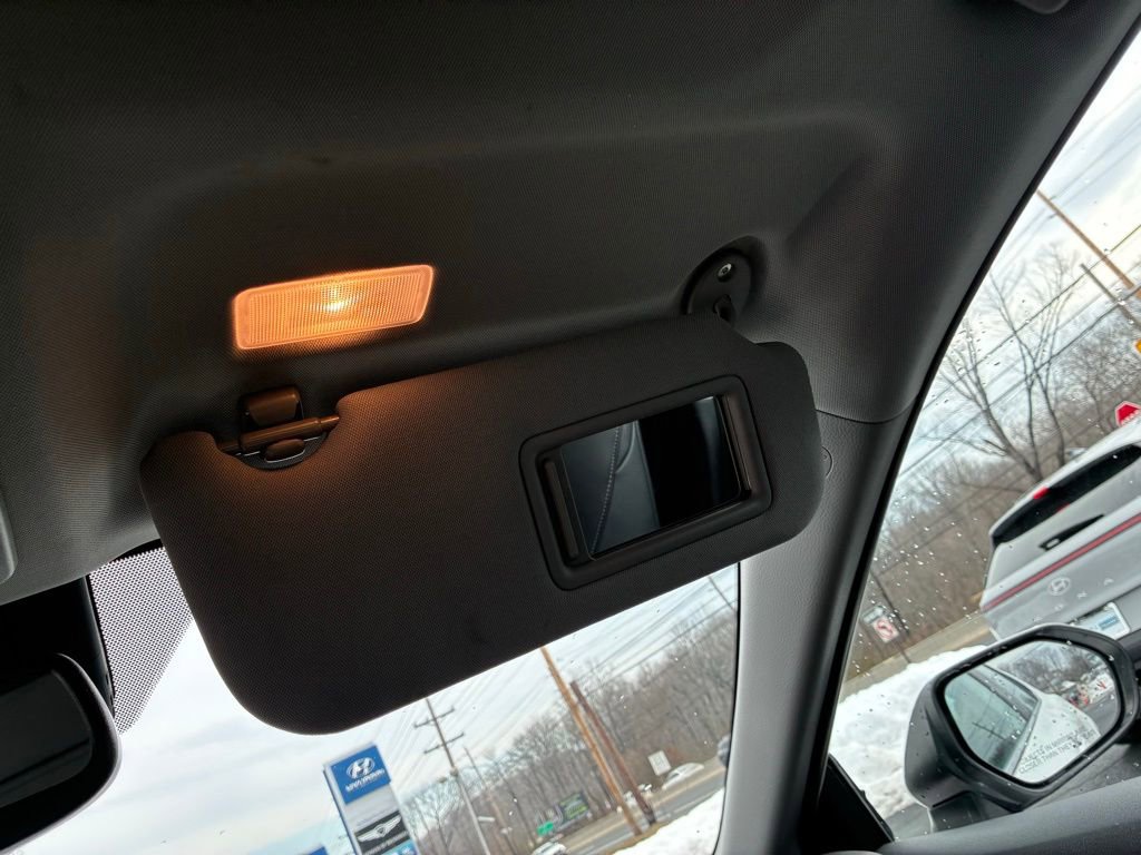 Used 2020 Toyota Camry SE w/ Sunroof Package image 40