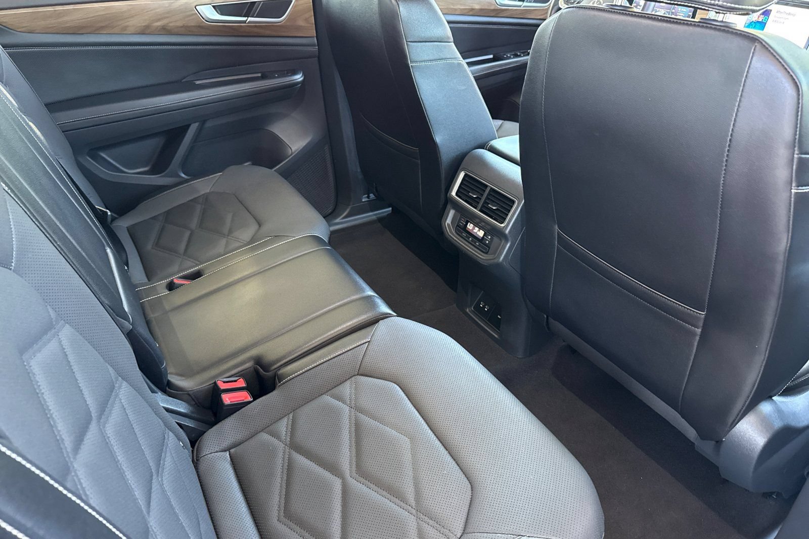 Used 2024 Volkswagen Atlas SE AWD/4WD image 25