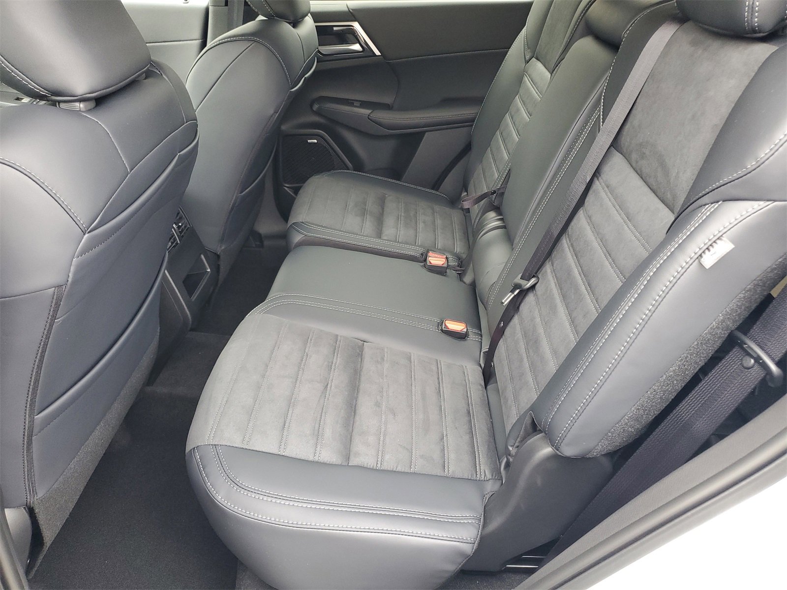 New 2026 Mitsubishi Outlander SE image 20