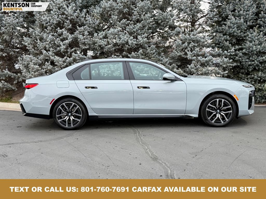 Used 2025 BMW 740i xDrive 740i xDrive image 9