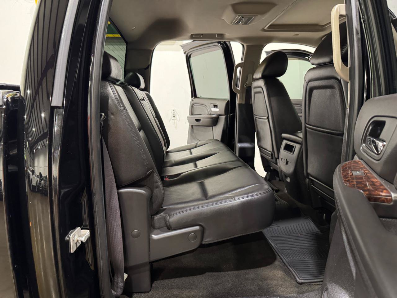 Used 2011 GMC Sierra 3500 Denali AWD/4WD image 13