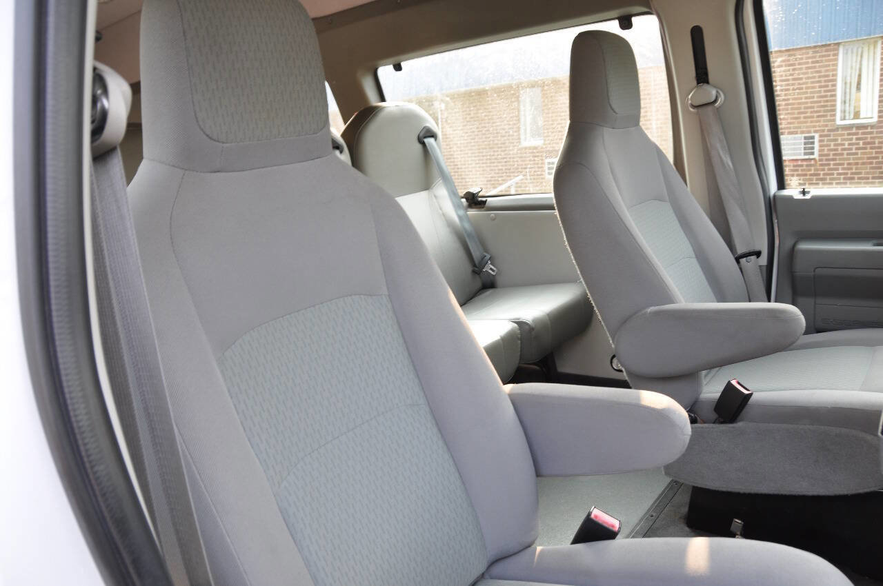 Used 2013 Ford E-250 and Econoline 250 Extended w/ PWR Group image 22