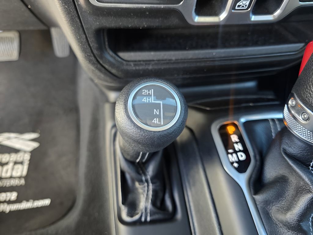 Used 2018 Jeep Wrangler Unlimited Sahara w/ Cold Weather Group image 20