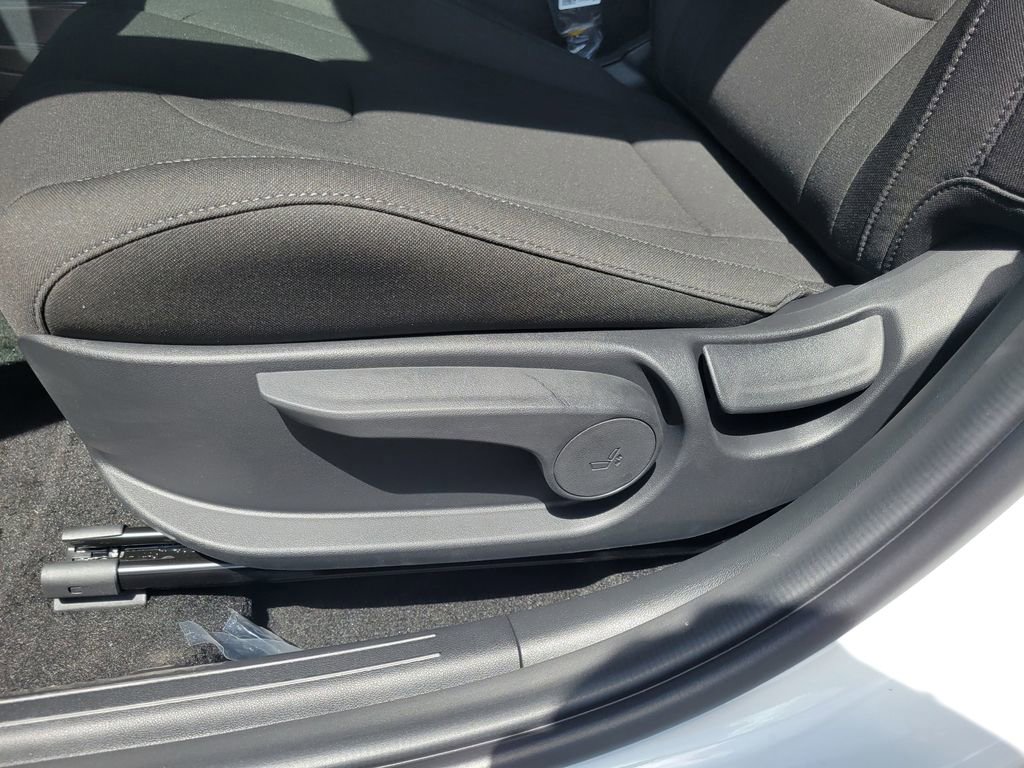 Certified 2025 Hyundai Elantra Sport image 10