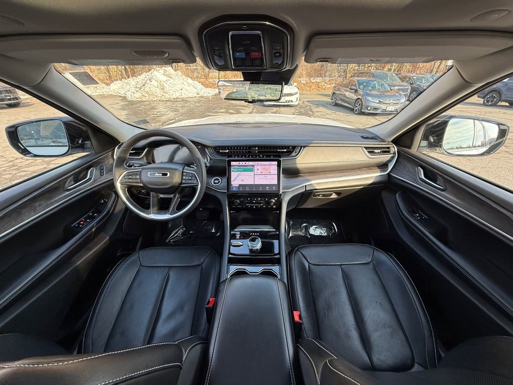 Used 2023 Jeep Grand Cherokee Limited w/ Luxury Tech Group II image 25