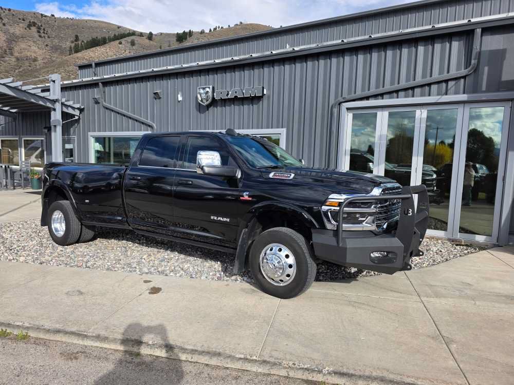 Used 2025 RAM 3500 Longhorn AWD/4WD image 1