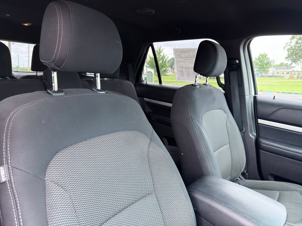 Used 2017 Ford Explorer XLT FWD image 35