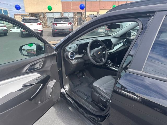 Used 2025 Chevrolet Trax LT image 7