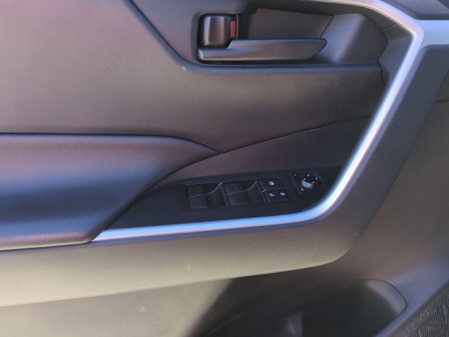 Certified 2021 Toyota RAV4 LE AWD/4WD image 11