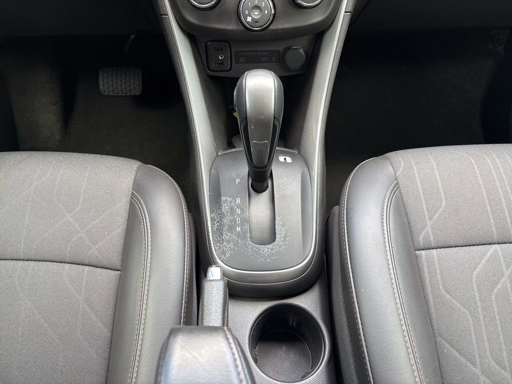 Used 2022 Chevrolet Trax LT w/ Midnight Edition image 24