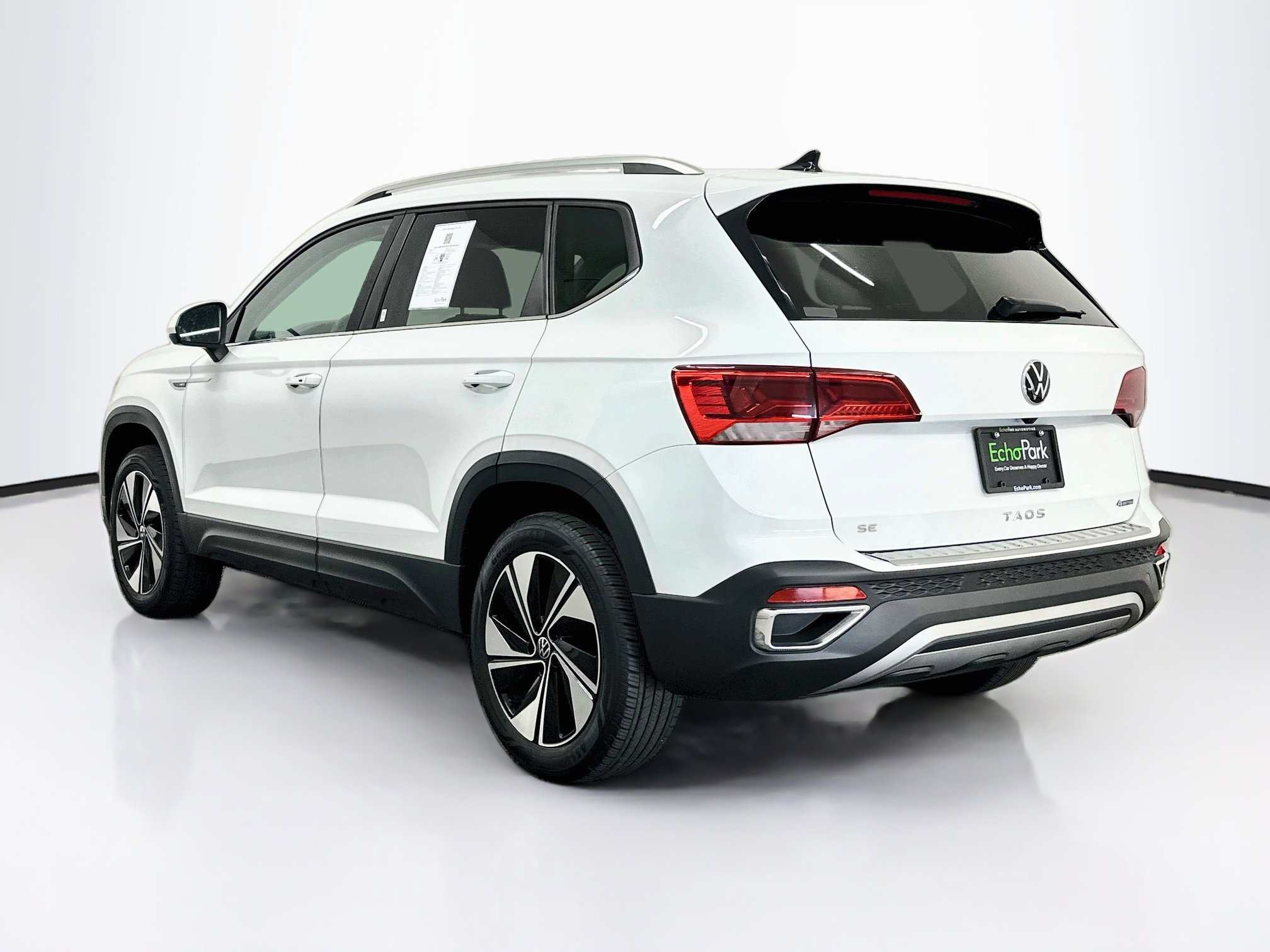 Used 2024 Volkswagen Taos SE AWD/4WD image 5