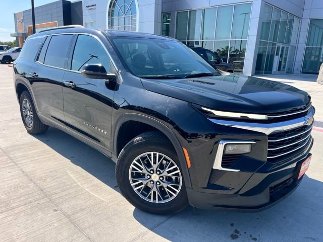 Used 2025 Chevrolet Traverse LT image 1