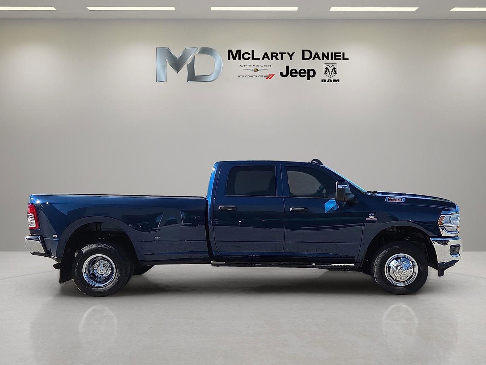 Used 2024 RAM 3500 Tradesman w/ Chrome Appearance Group AWD/4WD image 6