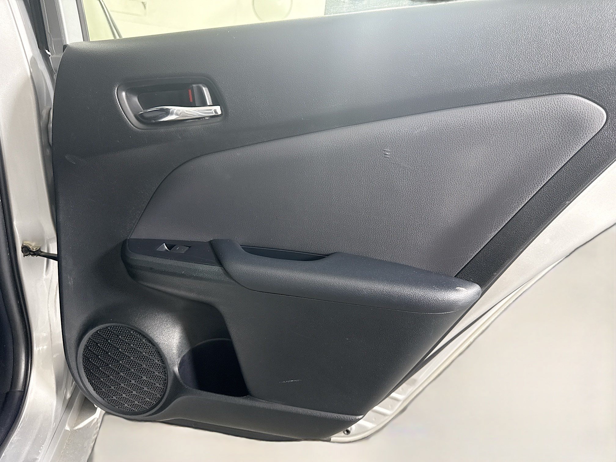 Used 2021 Toyota Prius LE FWD image 28