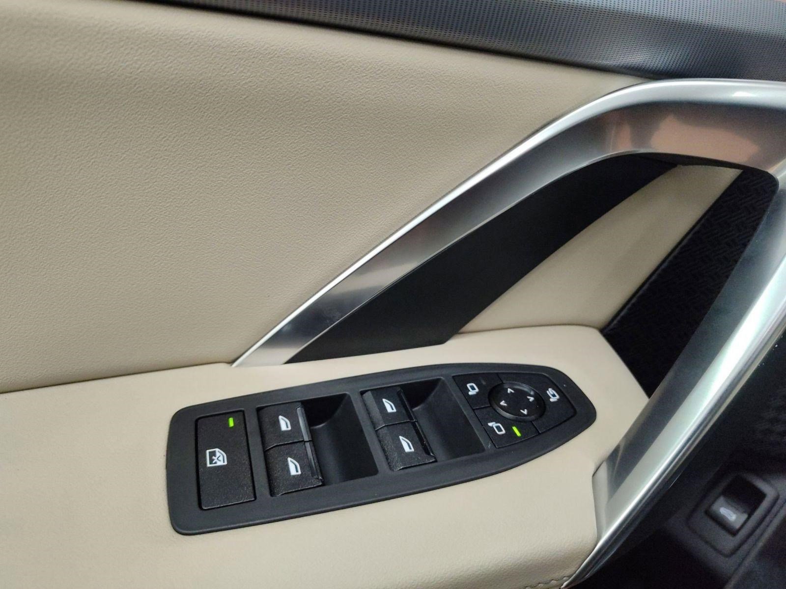 Used 2025 BMW X1 xDrive28i w/ Premium Package image 12