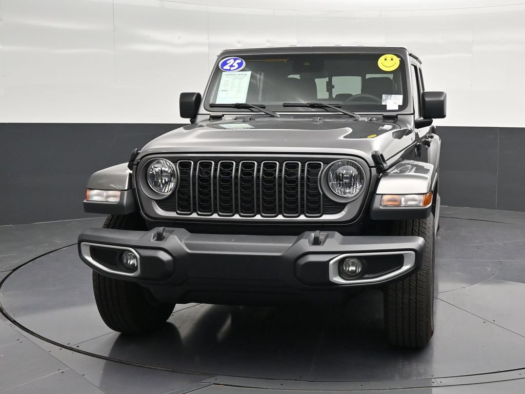 Used 2025 Jeep Gladiator Sport AWD/4WD image 7