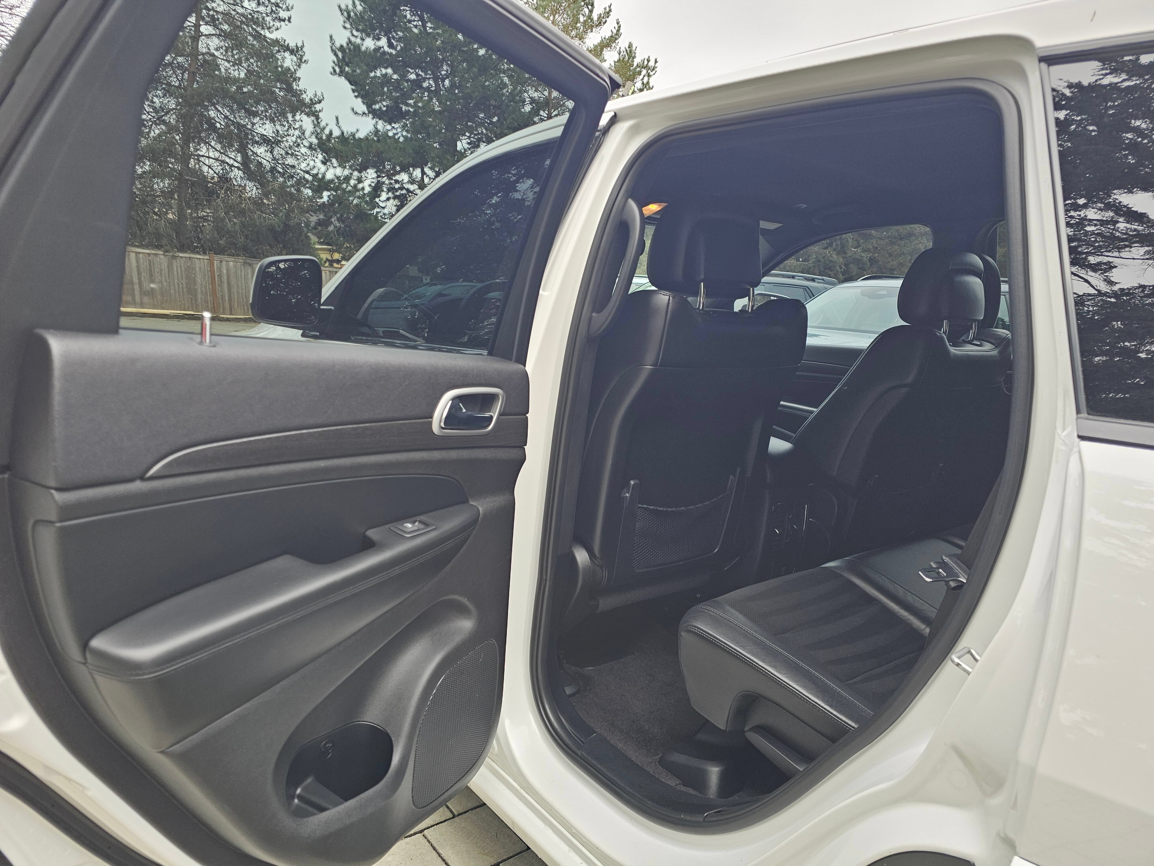 Used 2018 Jeep Grand Cherokee Altitude AWD/4WD image 15