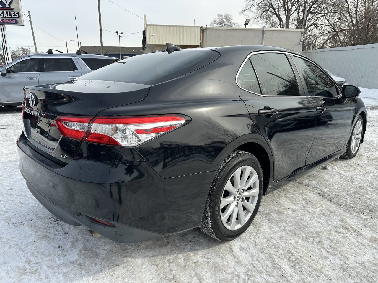 Used 2020 Toyota Camry LE image 7