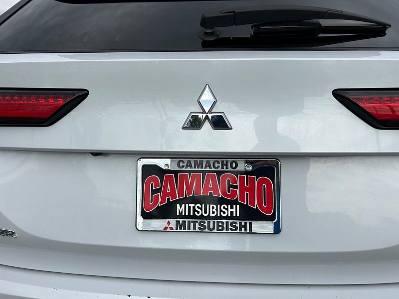 Used 2024 Mitsubishi Outlander AWD image 16