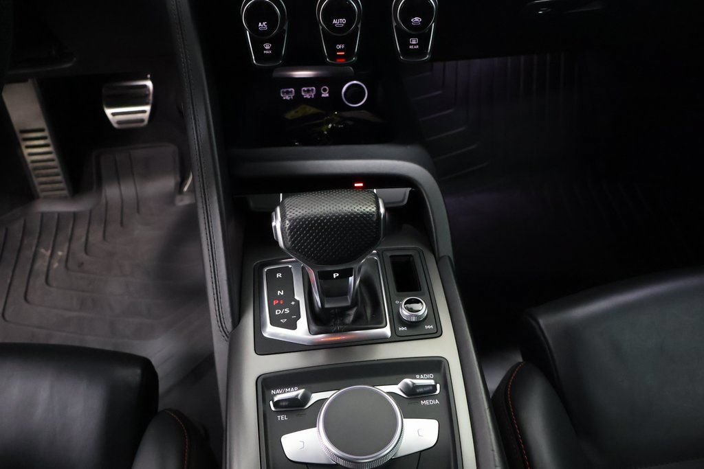 Used 2021 Audi R8 V10 w/ Premium Package RWD image 20