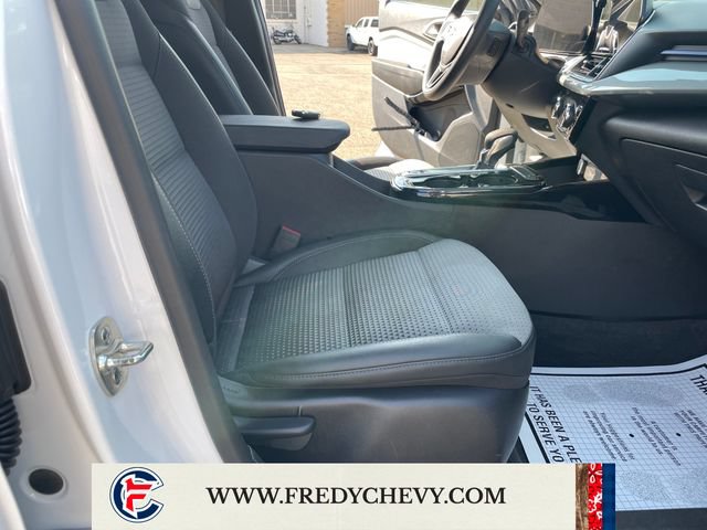 Used 2025 Chevrolet Trax LT FWD image 48