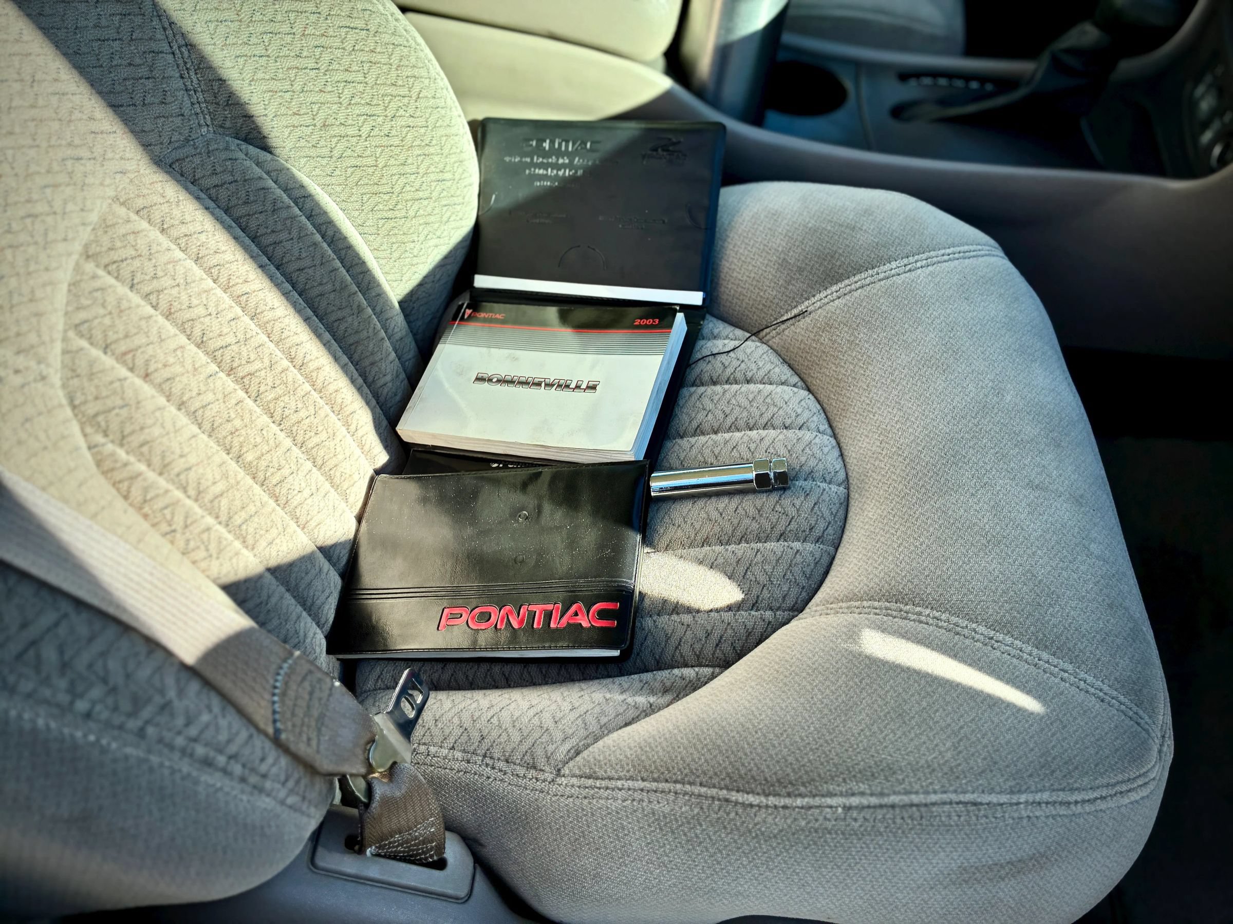 Used 2003 Pontiac Bonneville SLE FWD image 43