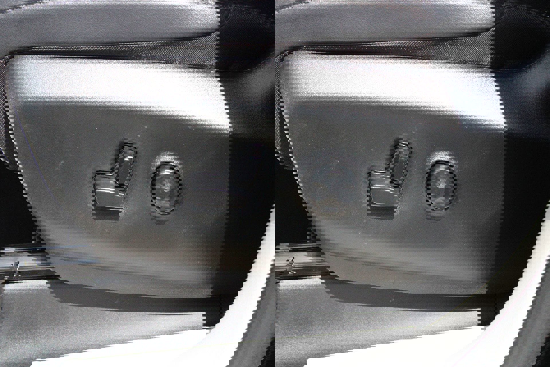 Used 2024 Chrysler Pacifica Touring-L image 13