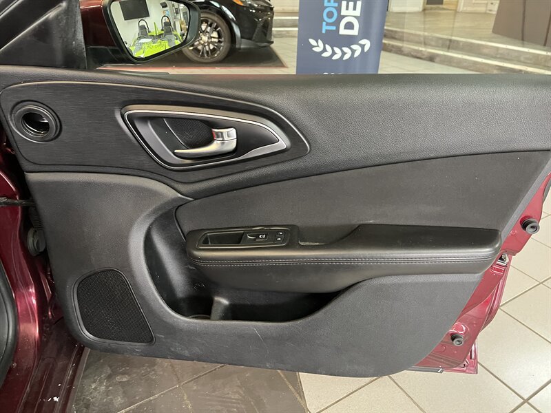 Used 2015 Chrysler 200 Limited w/ Convenience Group FWD image 22