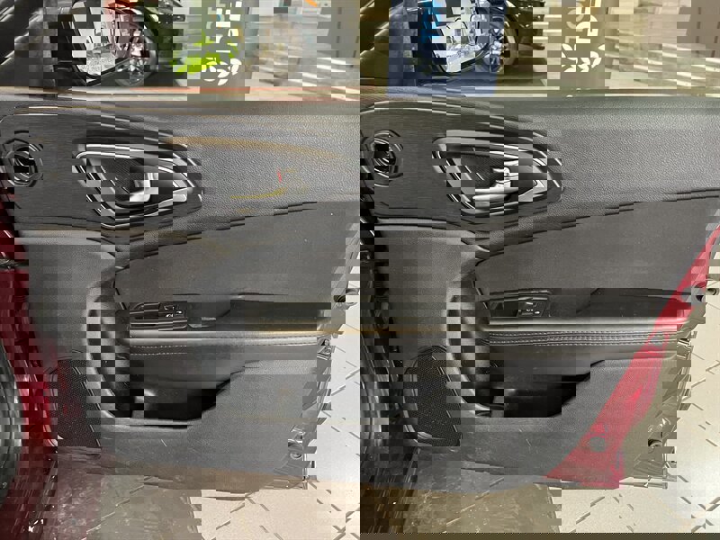 Used 2015 Chrysler 200 Limited w/ Convenience Group image 22