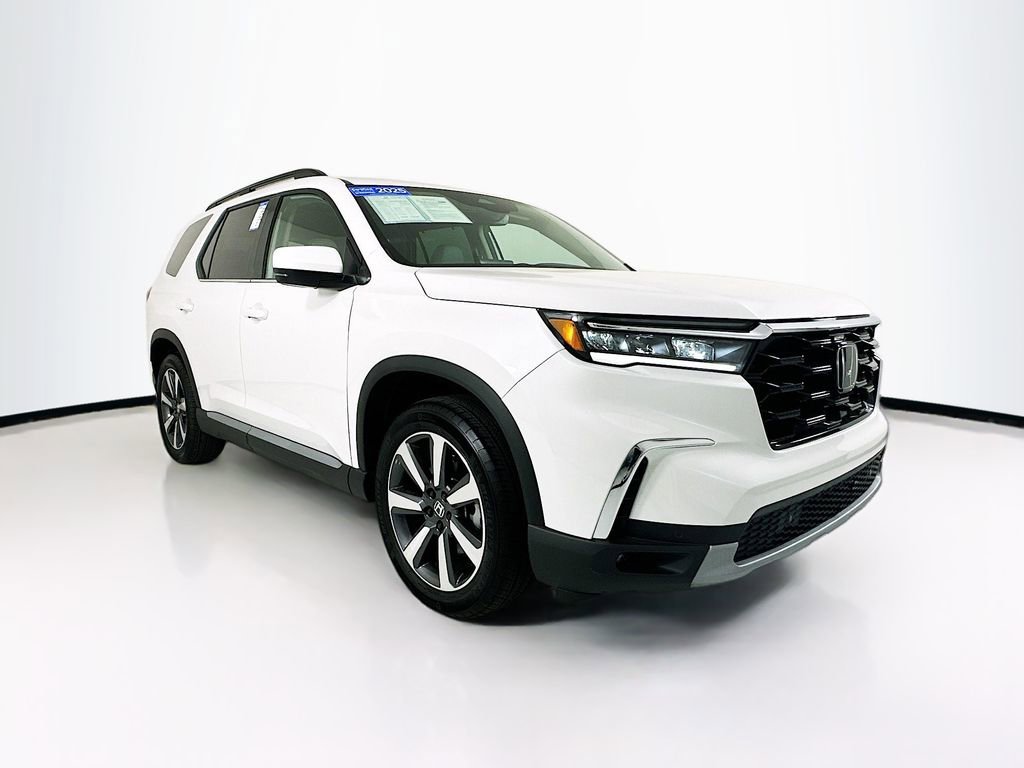 Certified 2025 Honda Pilot Touring image 3