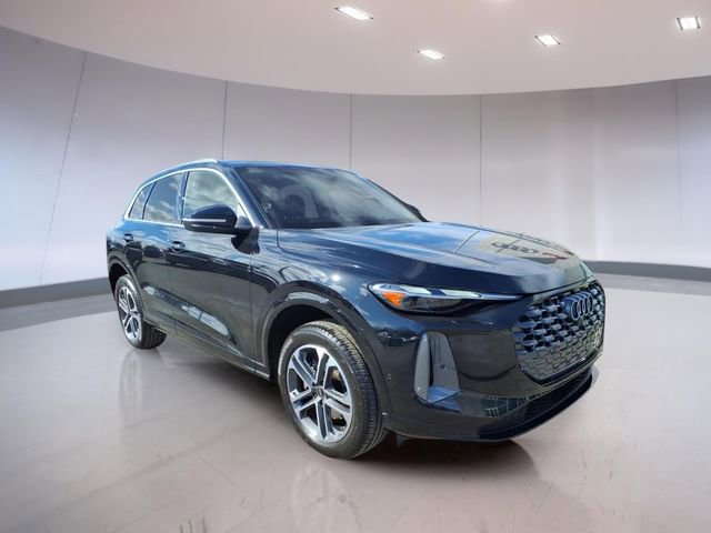 Used 2025 Audi Q5 Premium w/ Convenience Package image 1