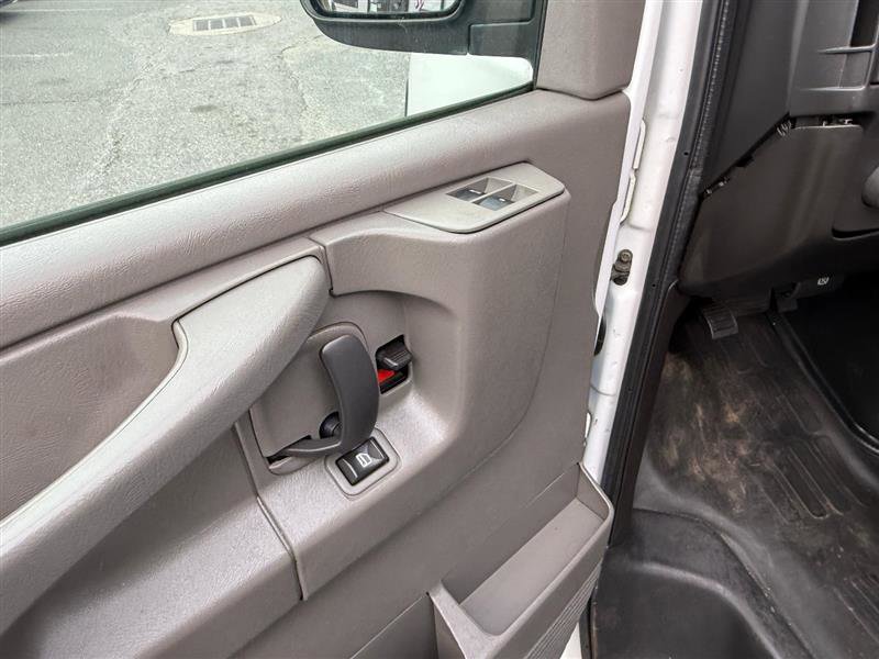 Used 2014 Chevrolet Express 1500 AWD image 17