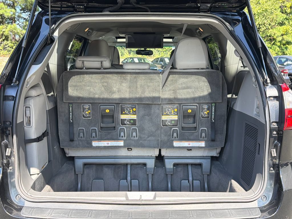 Used 2015 Toyota Sienna XLE Premium FWD image 6