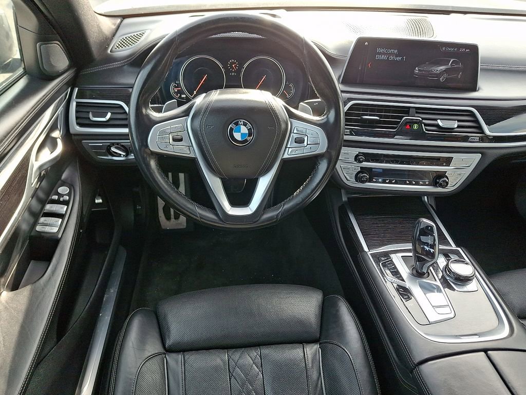 Used 2019 BMW 750i w/ Luxury Rear Seating Package image 11