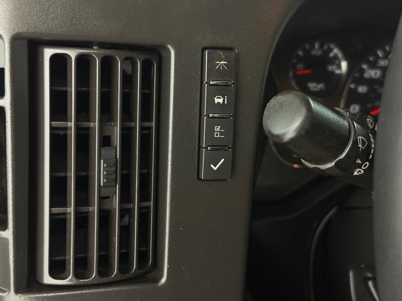 Used 2017 Chevrolet Express 2500 Extended image 52