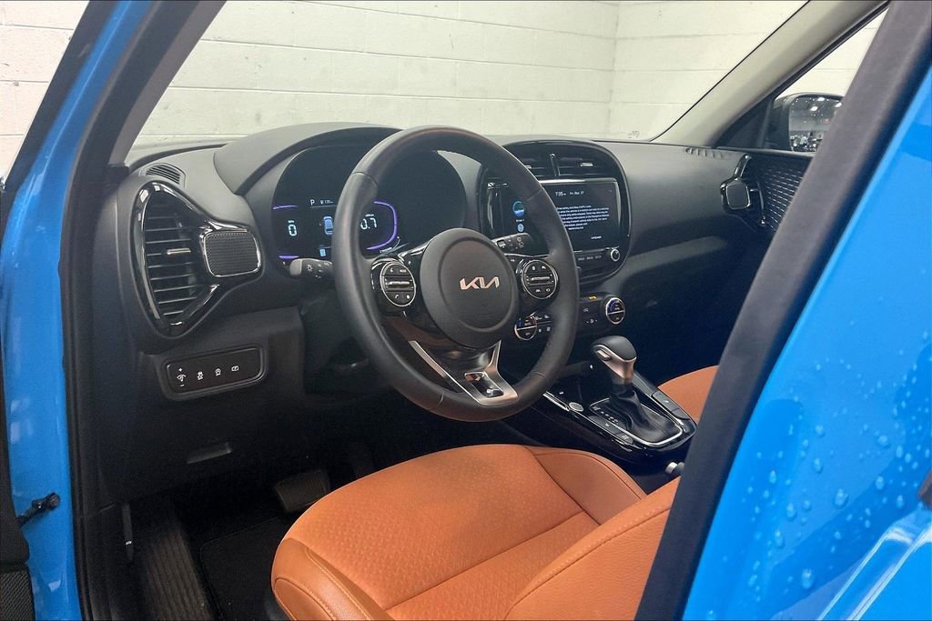 Used 2025 Kia Soul EX FWD image 13