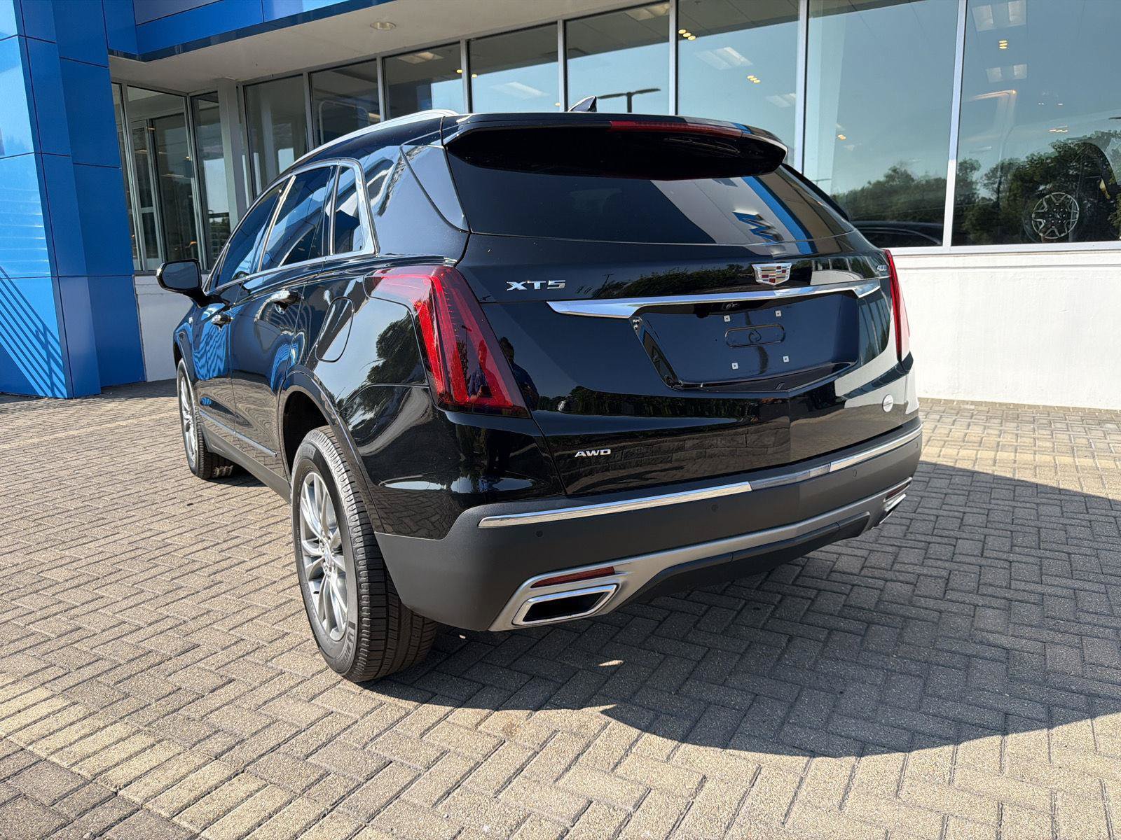 Used 2023 Cadillac XT5 Premium Luxury AWD/4WD image 3