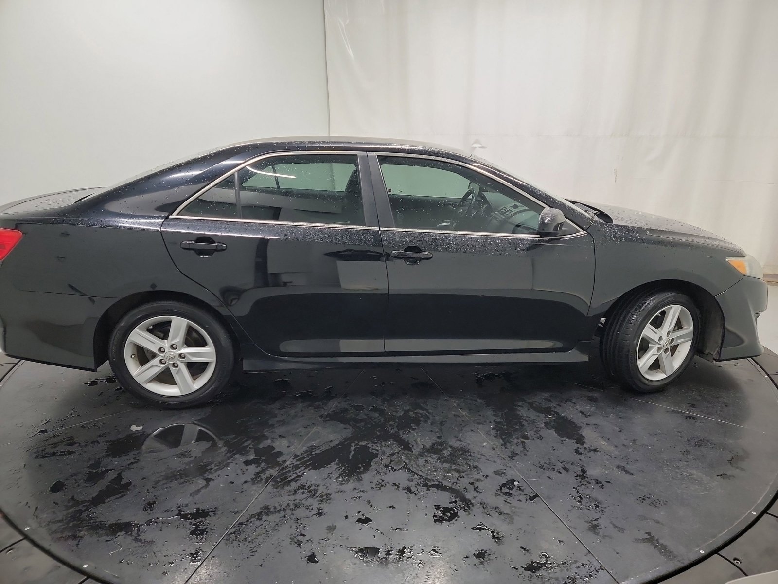 Used 2014 Toyota Camry SE image 11