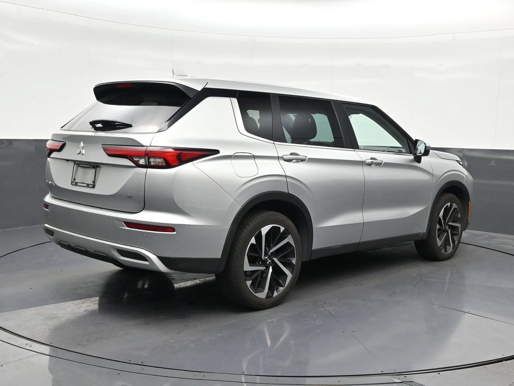 Used 2023 Mitsubishi Outlander SE FWD image 5
