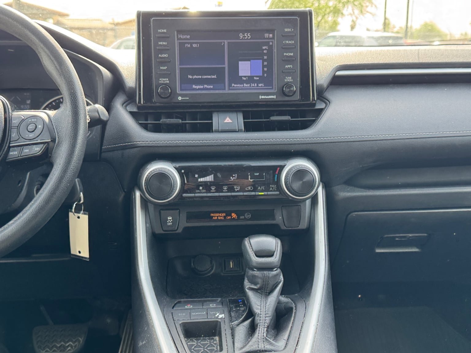 Used 2021 Toyota RAV4 LE FWD image 15