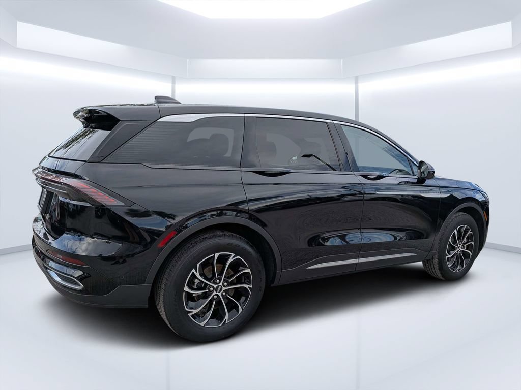 Used 2024 Lincoln Nautilus Premier AWD/4WD image 3