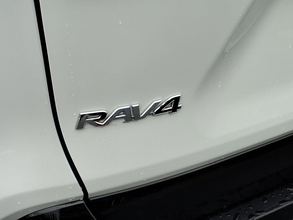 Used 2023 Toyota RAV4 XSE AWD/4WD image 9