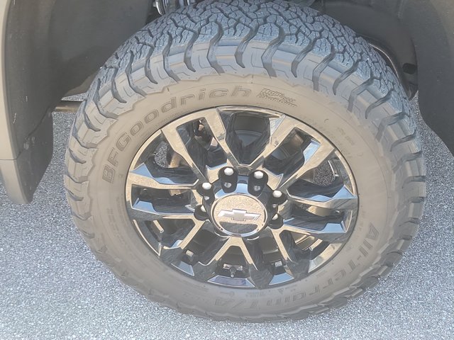 Used 2025 Chevrolet Silverado 3500 LTZ w/ Trail Boss Package AWD/4WD image 9